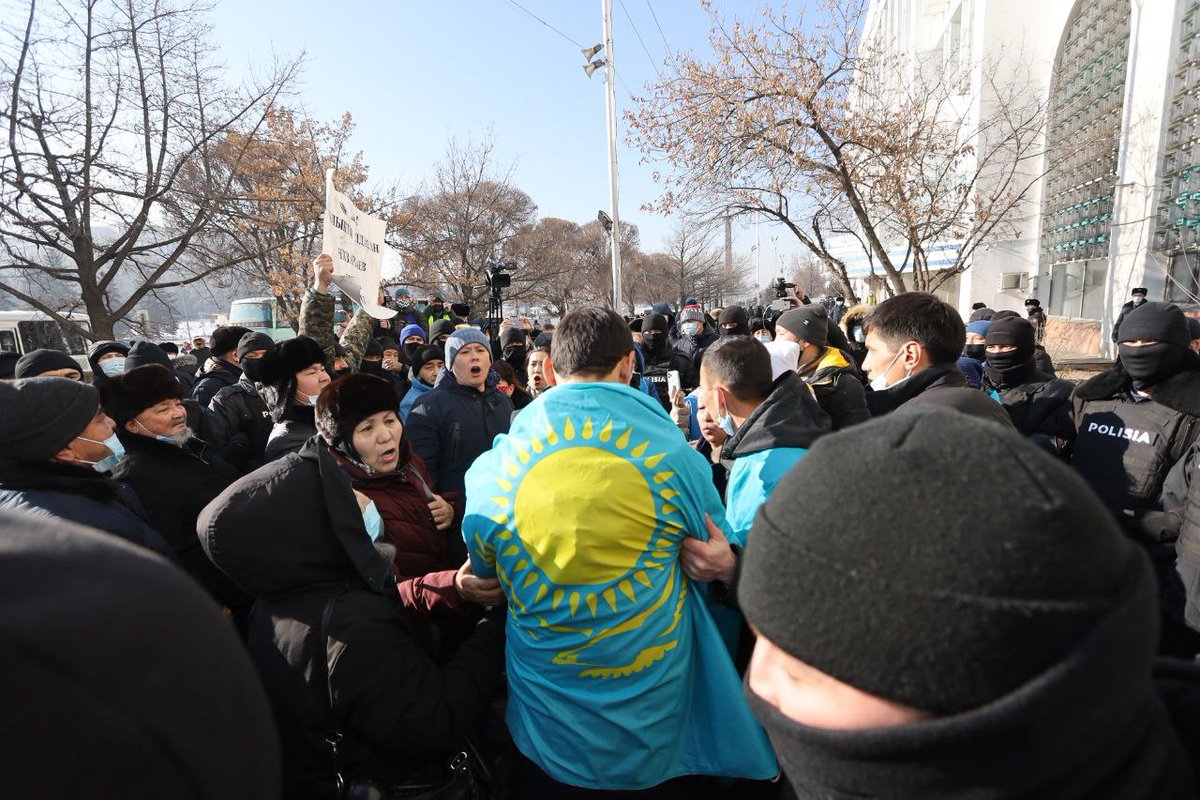 Сегодняшние казахстан. Протесты в Казахстане 2021. Протесты в Казахстане 2022. Оппозиция Казахстана. Апозиционер в Казахстане.