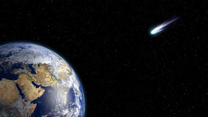 Көлемі үлкен комета Жерге жақындап келеді (фото, видео)